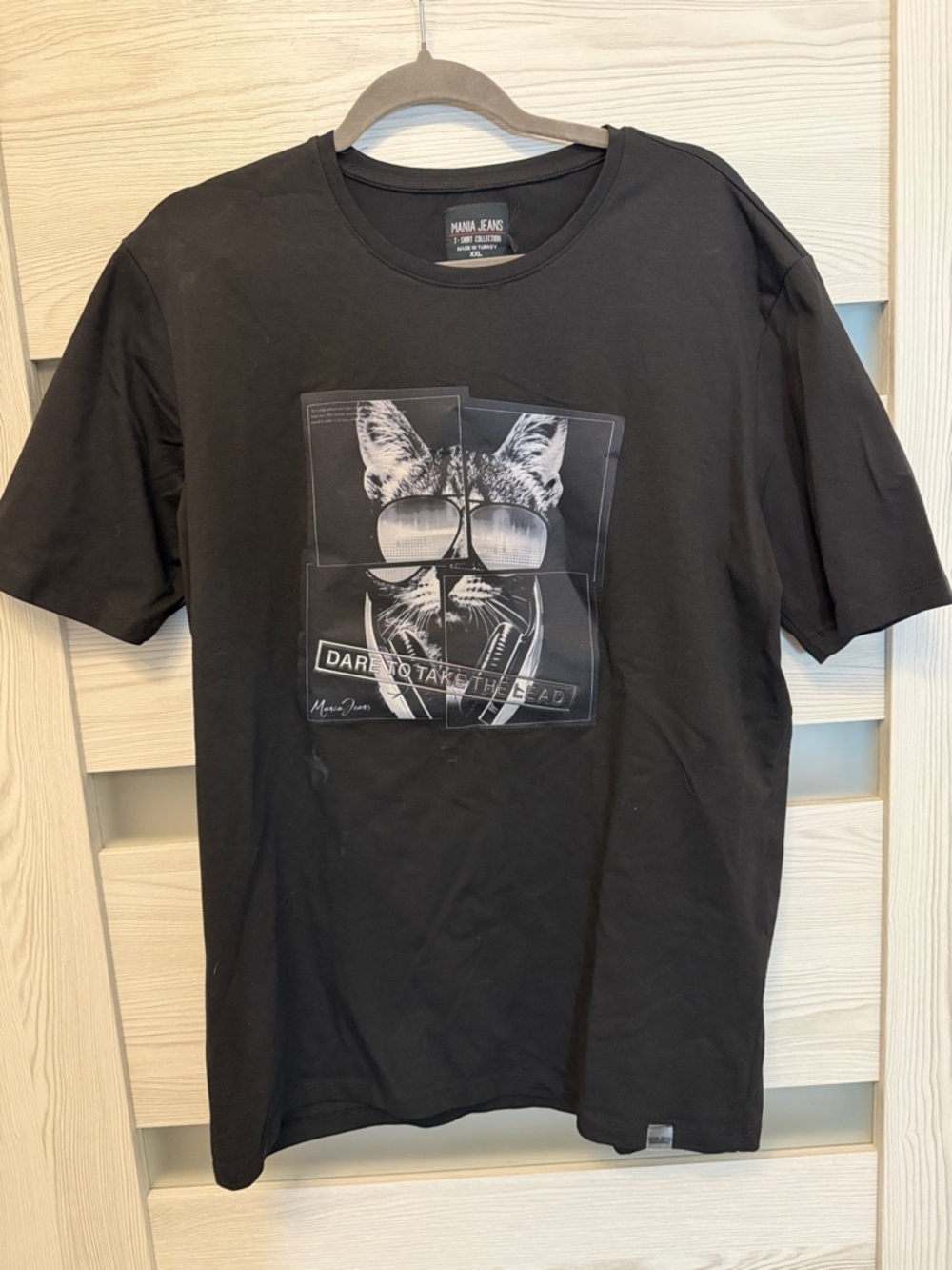 Mavi Black Short-Sleeve Graphic Tee